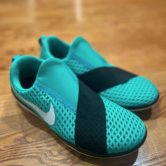 Nike slip one! NWOT! Never worn!! Green/Teal - Picture 1 of 5